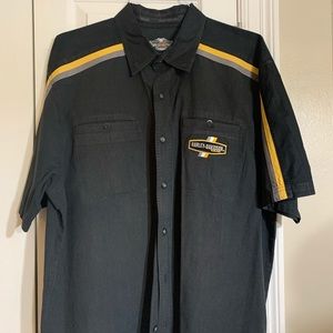 Short sleeve garage shirt. Black/gold.